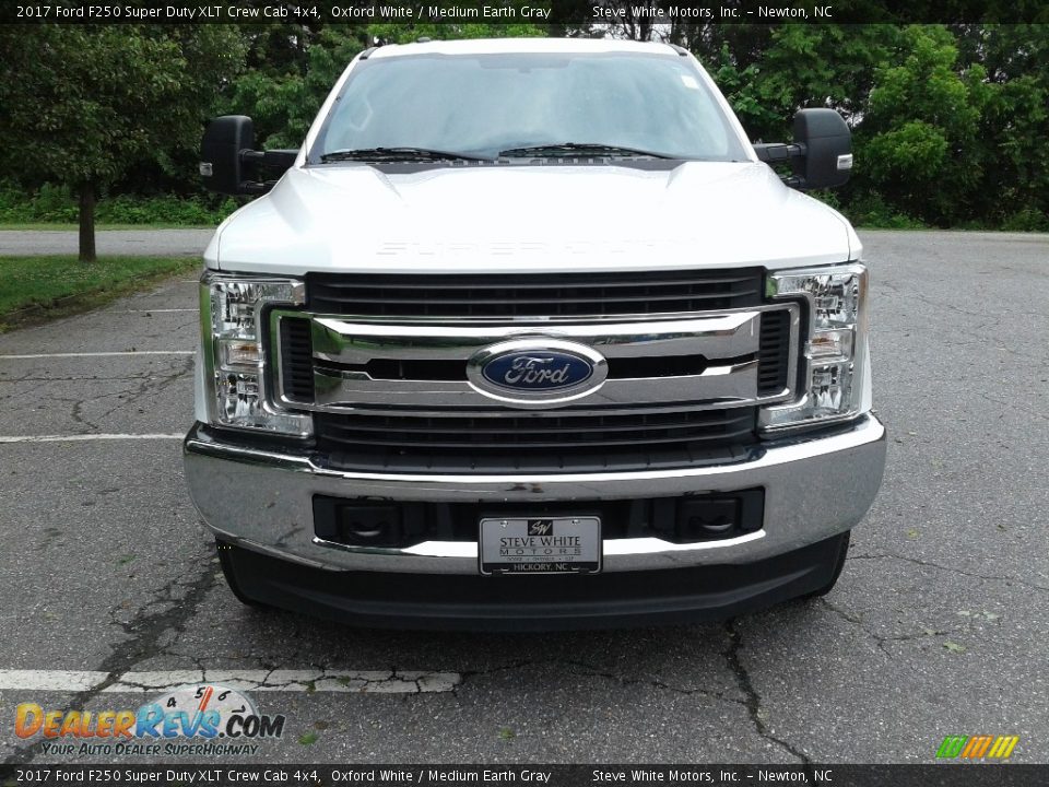 2017 Ford F250 Super Duty XLT Crew Cab 4x4 Oxford White / Medium Earth Gray Photo #3