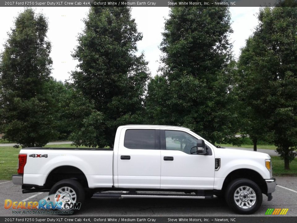 2017 Ford F250 Super Duty XLT Crew Cab 4x4 Oxford White / Medium Earth Gray Photo #5