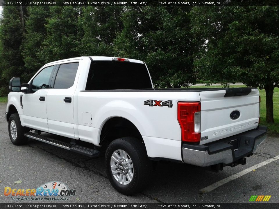 2017 Ford F250 Super Duty XLT Crew Cab 4x4 Oxford White / Medium Earth Gray Photo #8