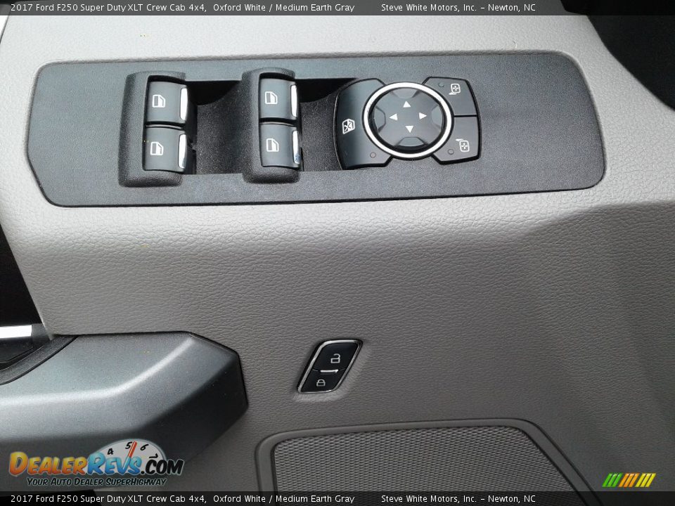 2017 Ford F250 Super Duty XLT Crew Cab 4x4 Oxford White / Medium Earth Gray Photo #9