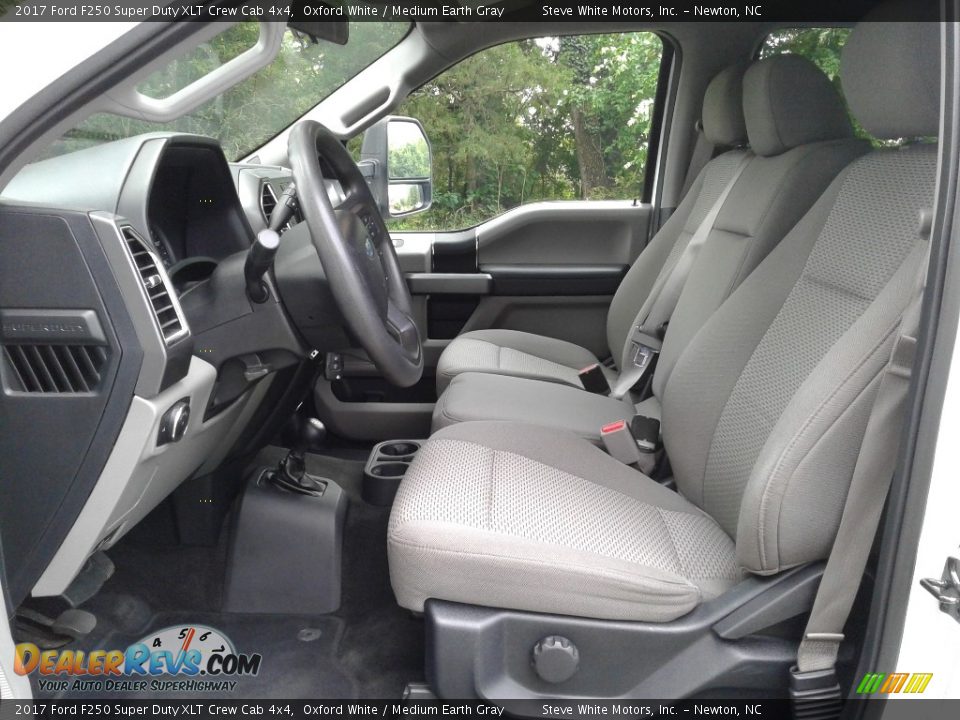 2017 Ford F250 Super Duty XLT Crew Cab 4x4 Oxford White / Medium Earth Gray Photo #10