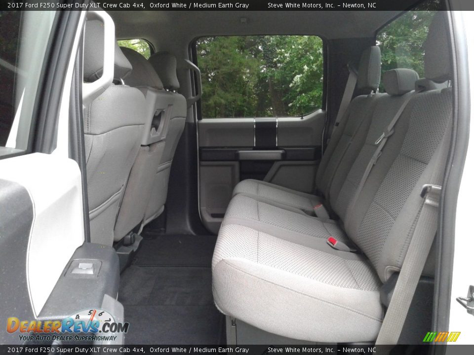 2017 Ford F250 Super Duty XLT Crew Cab 4x4 Oxford White / Medium Earth Gray Photo #11
