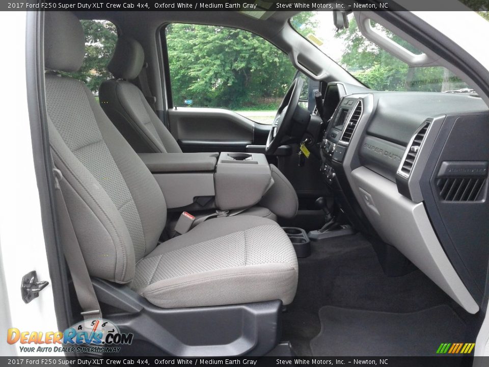 2017 Ford F250 Super Duty XLT Crew Cab 4x4 Oxford White / Medium Earth Gray Photo #14