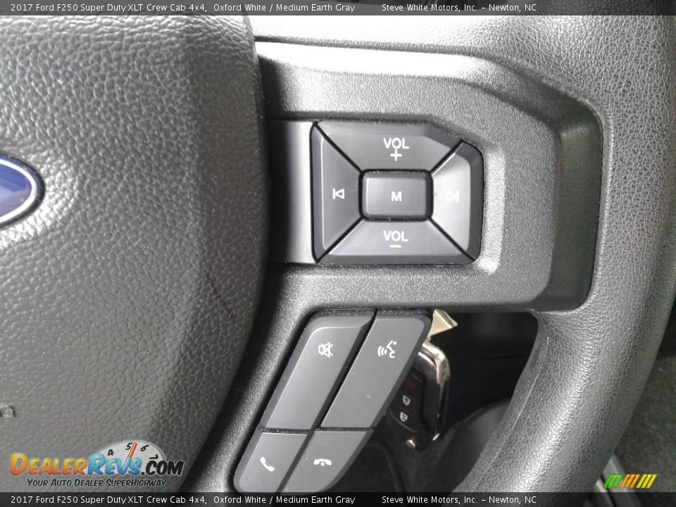 2017 Ford F250 Super Duty XLT Crew Cab 4x4 Oxford White / Medium Earth Gray Photo #16