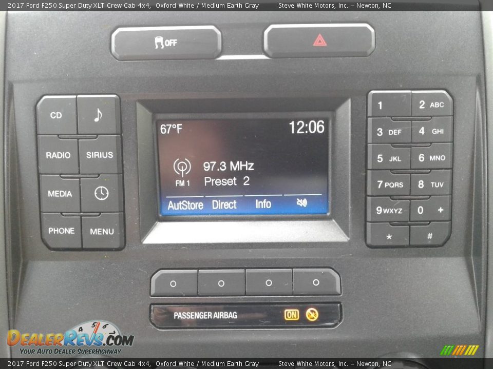 2017 Ford F250 Super Duty XLT Crew Cab 4x4 Oxford White / Medium Earth Gray Photo #19