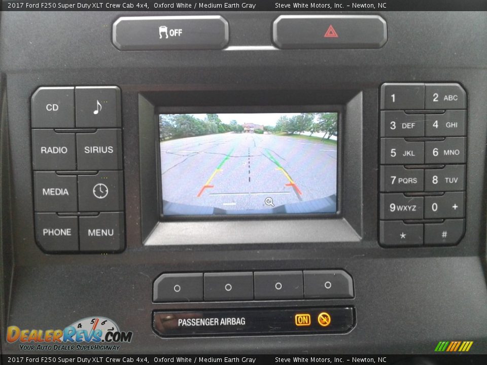 2017 Ford F250 Super Duty XLT Crew Cab 4x4 Oxford White / Medium Earth Gray Photo #20
