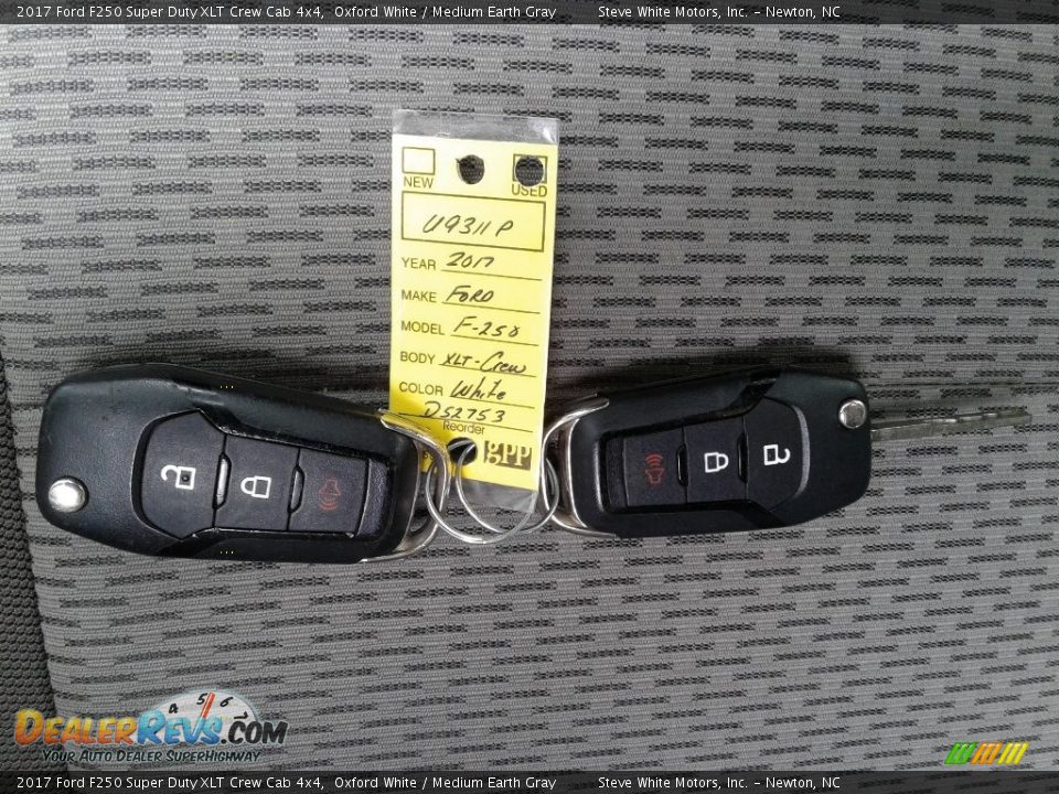 2017 Ford F250 Super Duty XLT Crew Cab 4x4 Oxford White / Medium Earth Gray Photo #26