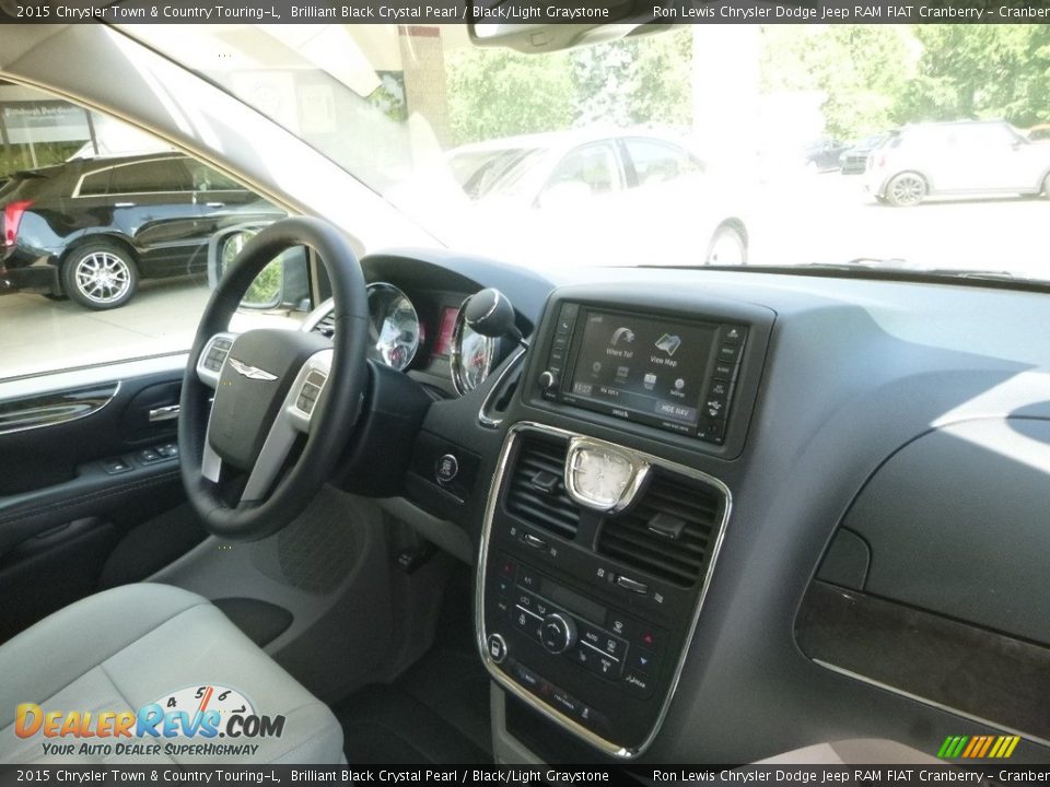 2015 Chrysler Town & Country Touring-L Brilliant Black Crystal Pearl / Black/Light Graystone Photo #13