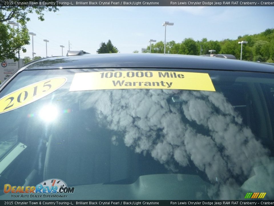 2015 Chrysler Town & Country Touring-L Brilliant Black Crystal Pearl / Black/Light Graystone Photo #14