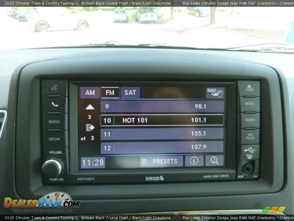 2015 Chrysler Town & Country Touring-L Brilliant Black Crystal Pearl / Black/Light Graystone Photo #19