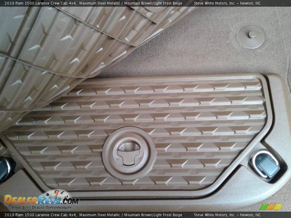 2019 Ram 1500 Laramie Crew Cab 4x4 Maximum Steel Metallic / Mountain Brown/Light Frost Beige Photo #12