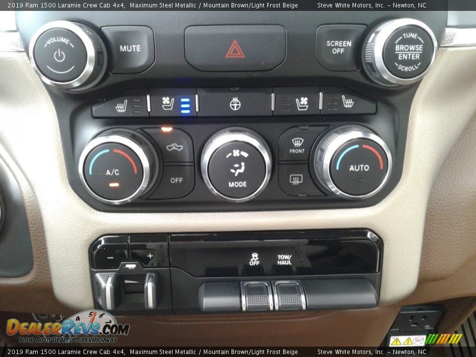 2019 Ram 1500 Laramie Crew Cab 4x4 Maximum Steel Metallic / Mountain Brown/Light Frost Beige Photo #31