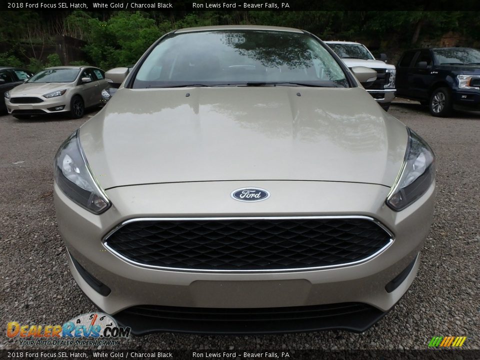 2018 Ford Focus SEL Hatch White Gold / Charcoal Black Photo #9