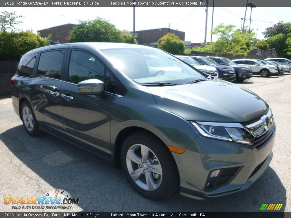 Front 3/4 View of 2019 Honda Odyssey EX Photo #5