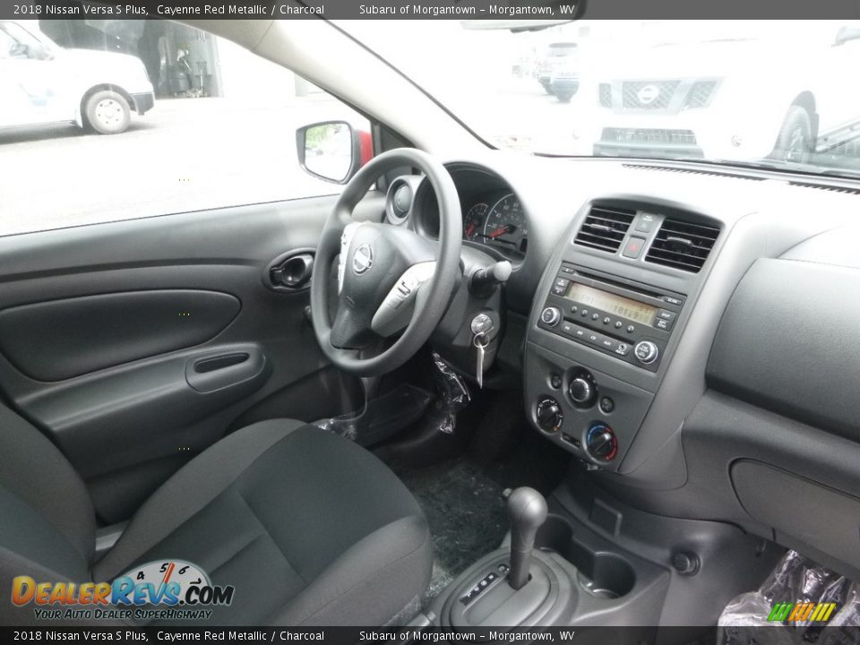 2018 Nissan Versa S Plus Cayenne Red Metallic / Charcoal Photo #12