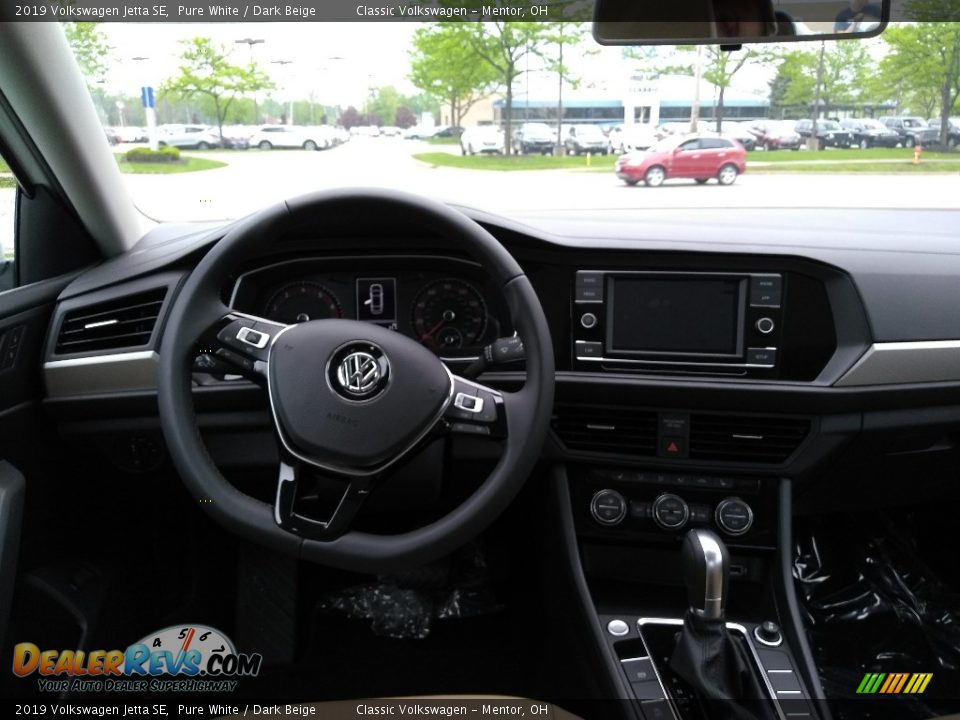 Dashboard of 2019 Volkswagen Jetta SE Photo #4