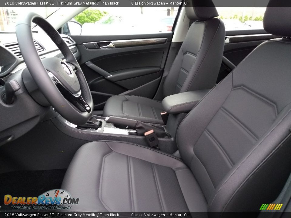 Titan Black Interior - 2018 Volkswagen Passat SE Photo #3