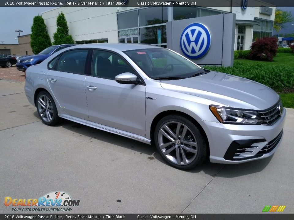 Front 3/4 View of 2018 Volkswagen Passat R-Line Photo #2