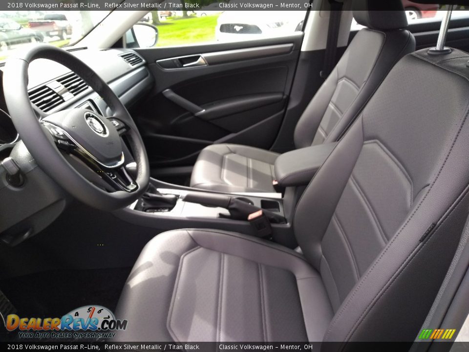 Titan Black Interior - 2018 Volkswagen Passat R-Line Photo #3