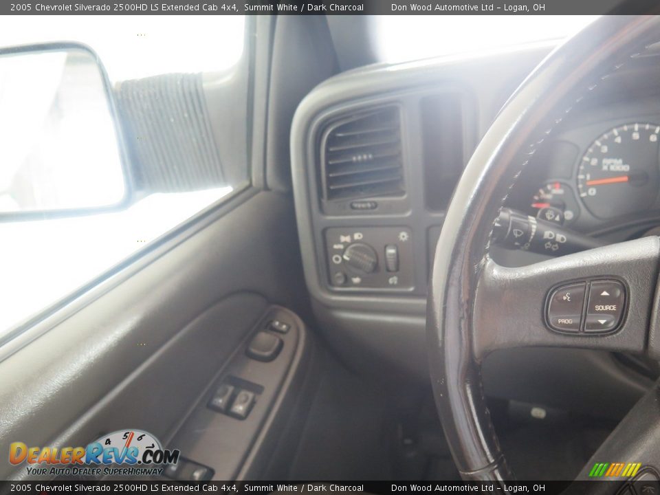 2005 Chevrolet Silverado 2500HD LS Extended Cab 4x4 Summit White / Dark Charcoal Photo #12