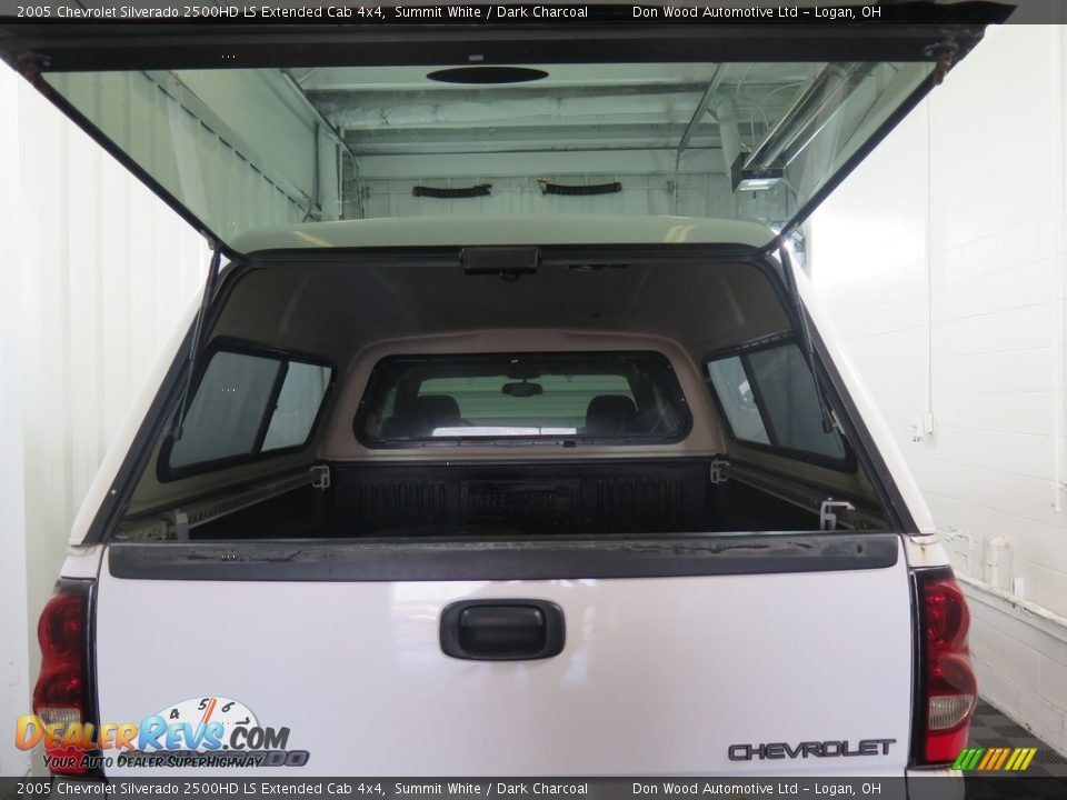 2005 Chevrolet Silverado 2500HD LS Extended Cab 4x4 Summit White / Dark Charcoal Photo #25