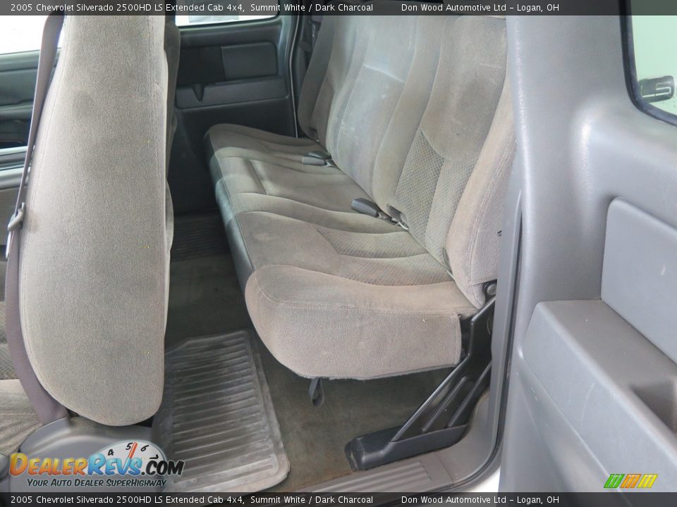 2005 Chevrolet Silverado 2500HD LS Extended Cab 4x4 Summit White / Dark Charcoal Photo #30