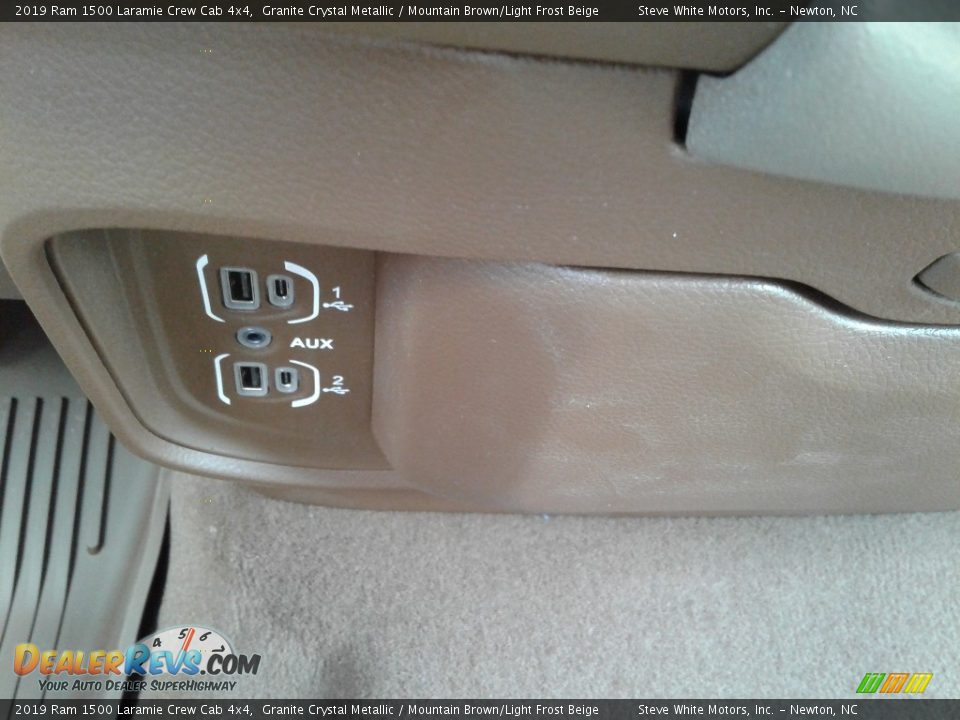 2019 Ram 1500 Laramie Crew Cab 4x4 Granite Crystal Metallic / Mountain Brown/Light Frost Beige Photo #33