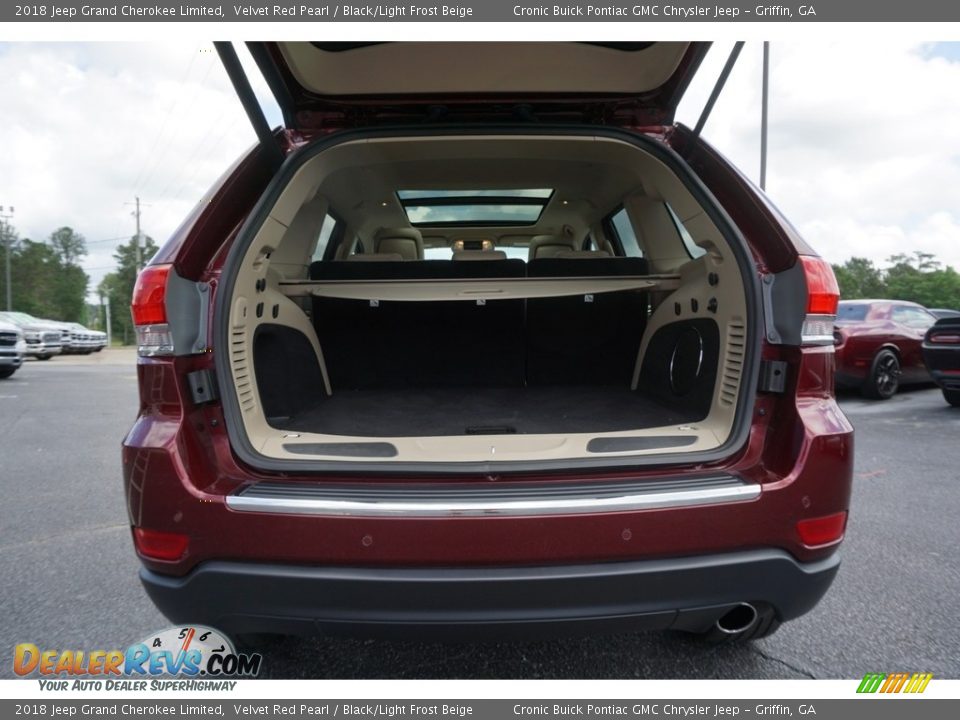 2018 Jeep Grand Cherokee Limited Velvet Red Pearl / Black/Light Frost Beige Photo #17