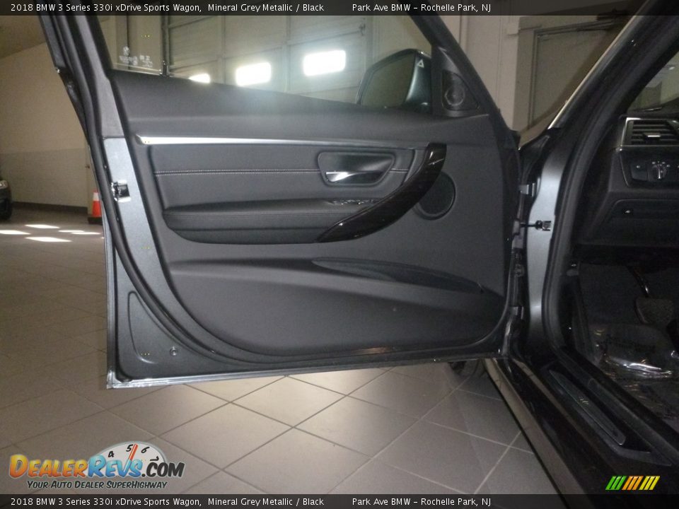 2018 BMW 3 Series 330i xDrive Sports Wagon Mineral Grey Metallic / Black Photo #9