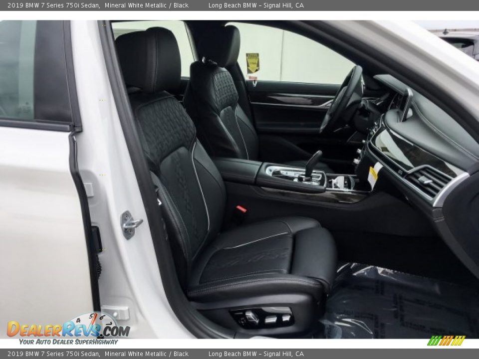 Front Seat of 2019 BMW 7 Series 750i Sedan Photo #2