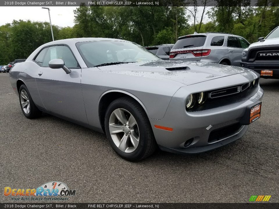 Front 3/4 View of 2018 Dodge Challenger SXT Photo #1
