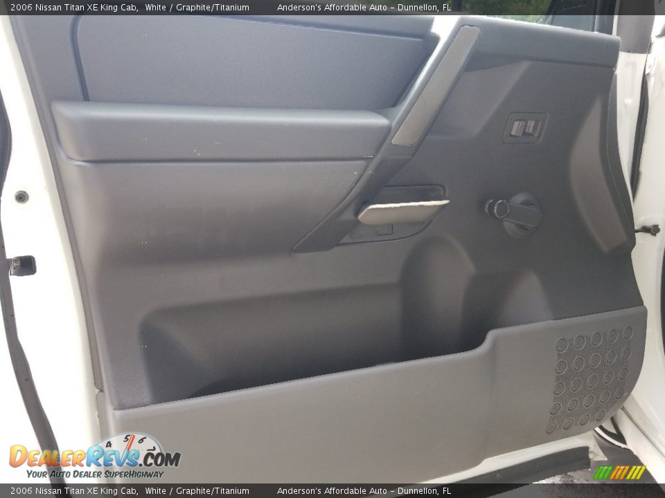 2006 Nissan Titan XE King Cab White / Graphite/Titanium Photo #9