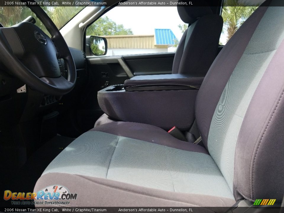 2006 Nissan Titan XE King Cab White / Graphite/Titanium Photo #10