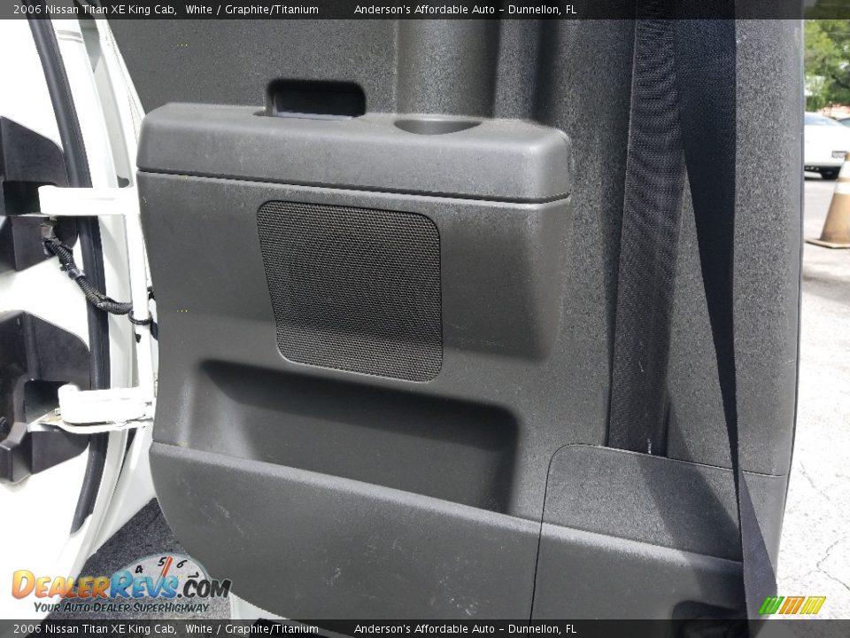 2006 Nissan Titan XE King Cab White / Graphite/Titanium Photo #12