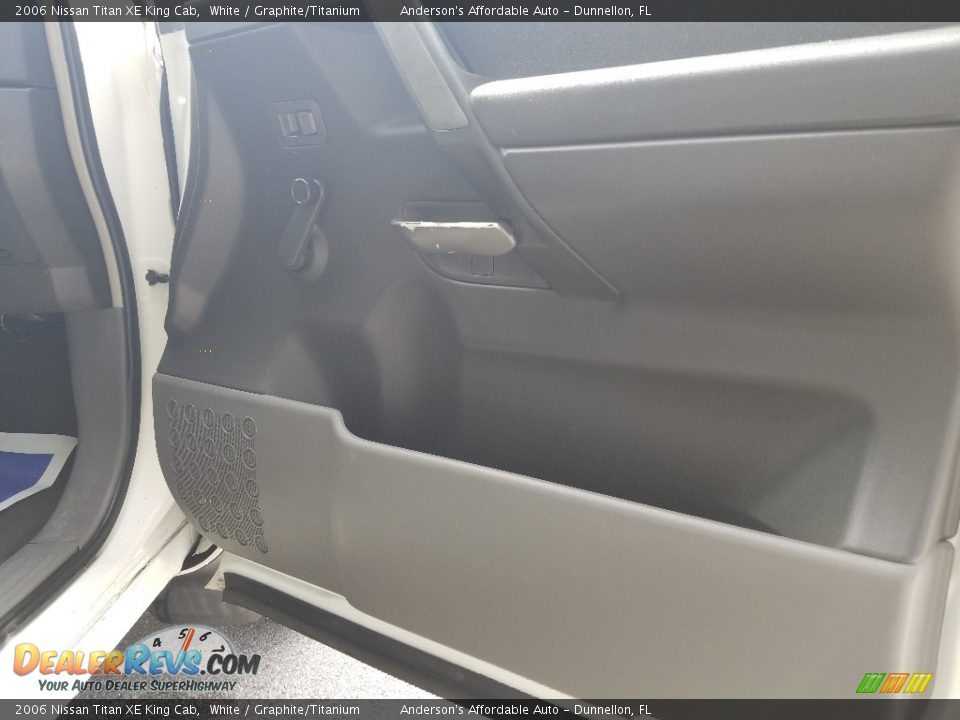 2006 Nissan Titan XE King Cab White / Graphite/Titanium Photo #15