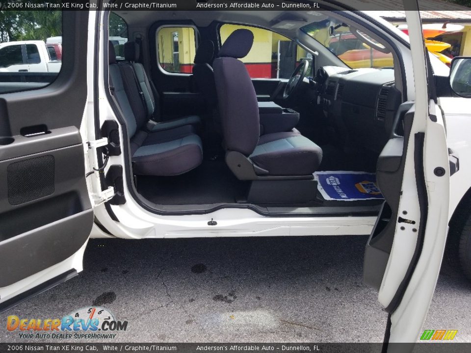 2006 Nissan Titan XE King Cab White / Graphite/Titanium Photo #19