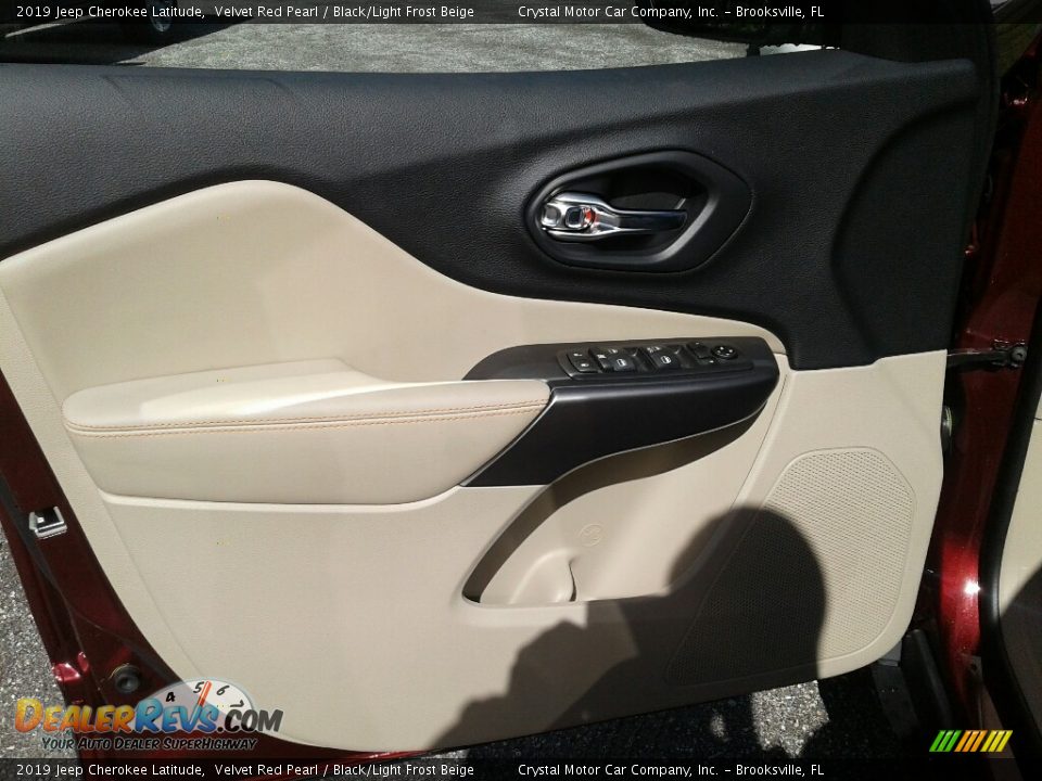 2019 Jeep Cherokee Latitude Velvet Red Pearl / Black/Light Frost Beige Photo #17