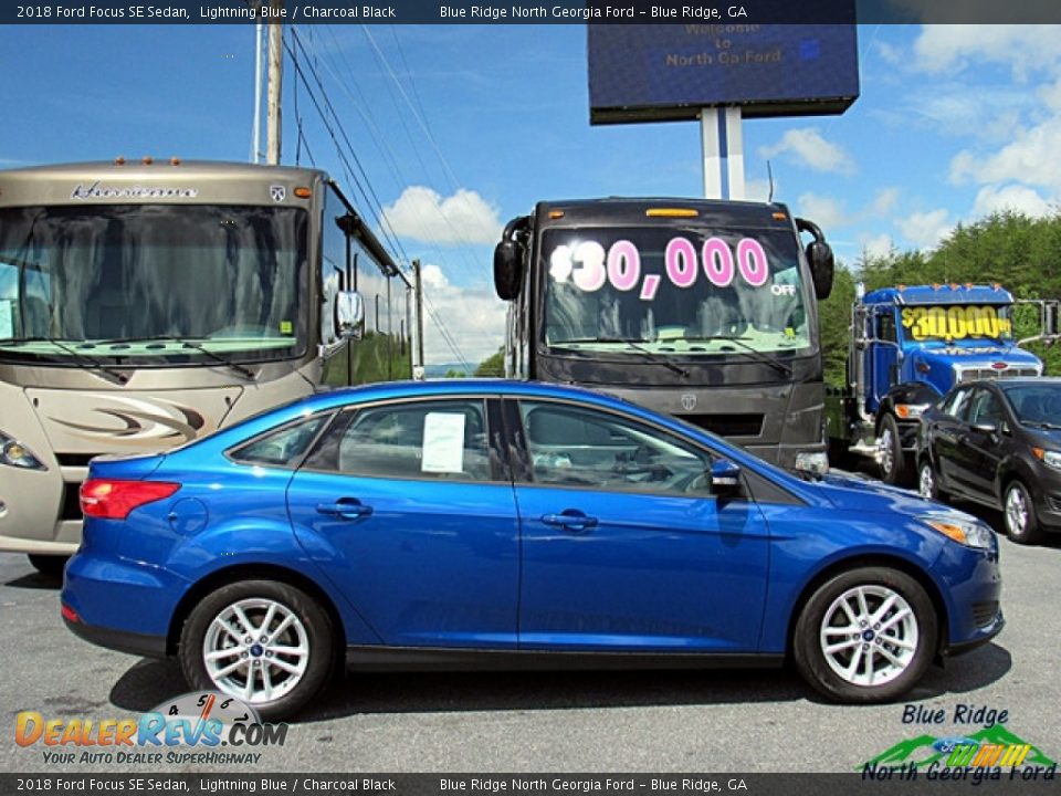 2018 Ford Focus SE Sedan Lightning Blue / Charcoal Black Photo #6