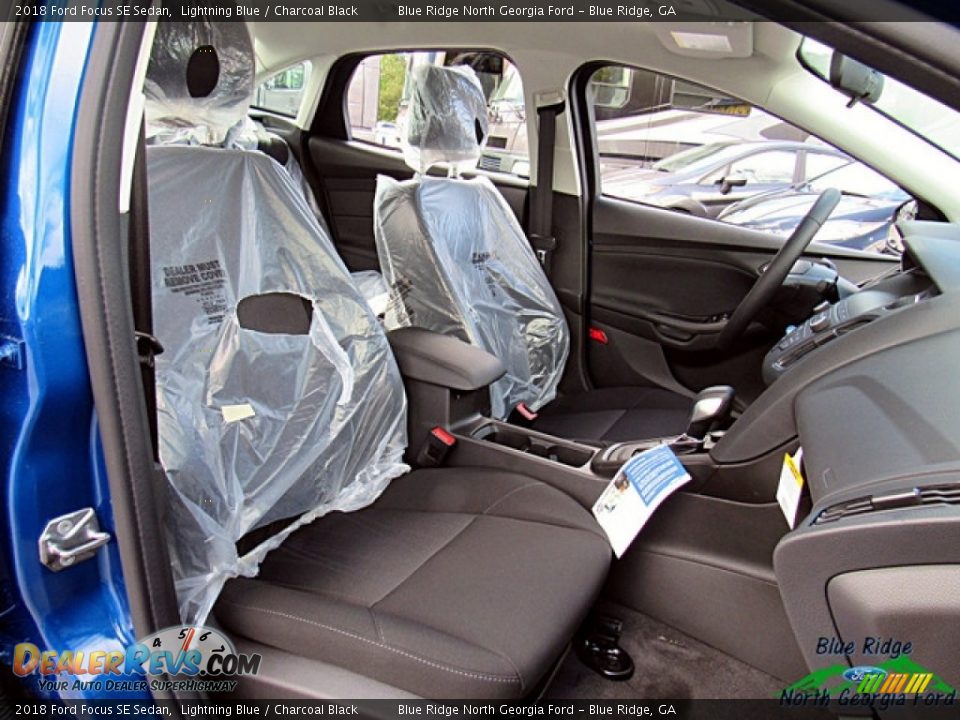 2018 Ford Focus SE Sedan Lightning Blue / Charcoal Black Photo #11