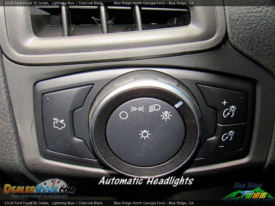 2018 Ford Focus SE Sedan Lightning Blue / Charcoal Black Photo #19