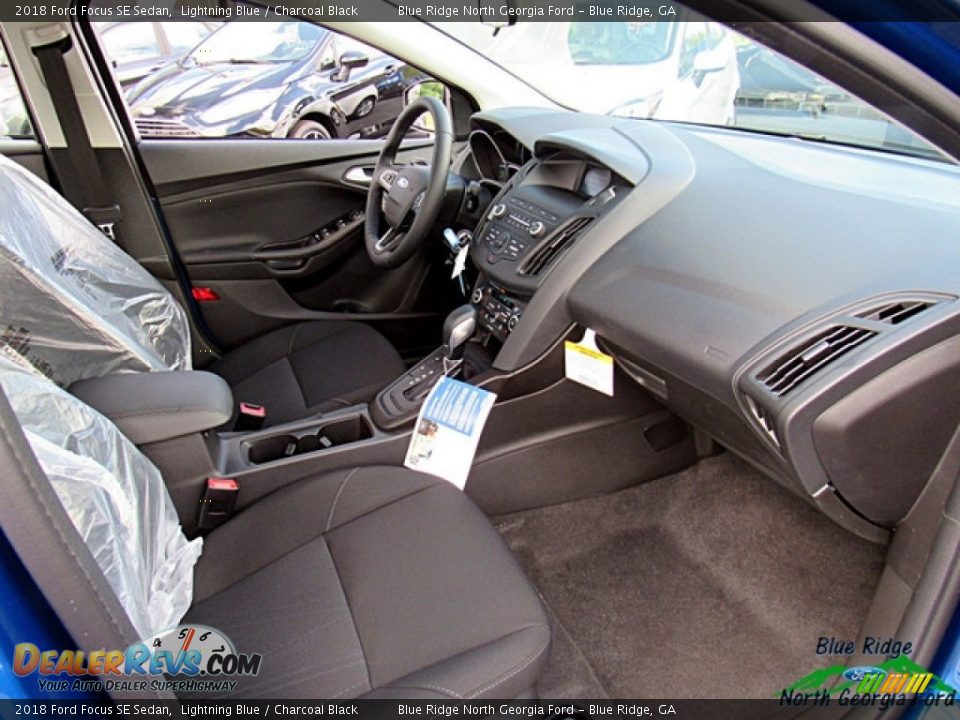2018 Ford Focus SE Sedan Lightning Blue / Charcoal Black Photo #27