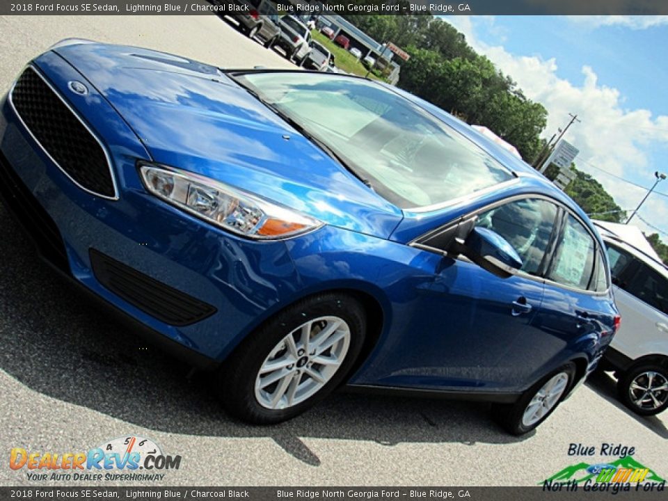 2018 Ford Focus SE Sedan Lightning Blue / Charcoal Black Photo #29