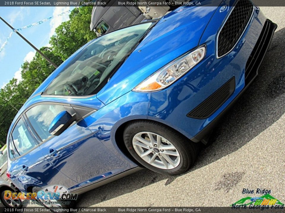 2018 Ford Focus SE Sedan Lightning Blue / Charcoal Black Photo #30