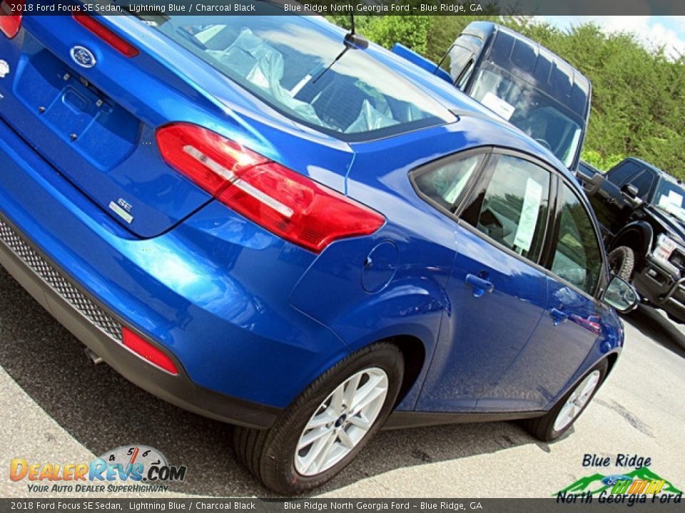 2018 Ford Focus SE Sedan Lightning Blue / Charcoal Black Photo #31