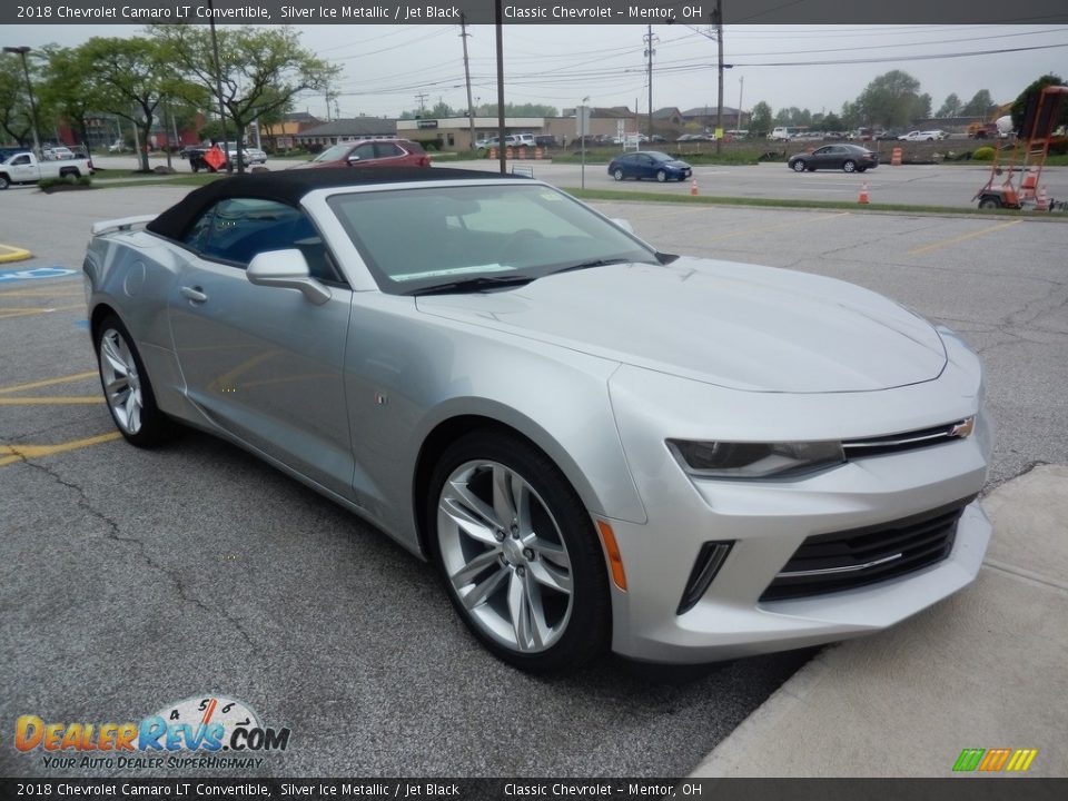 Front 3/4 View of 2018 Chevrolet Camaro LT Convertible Photo #3