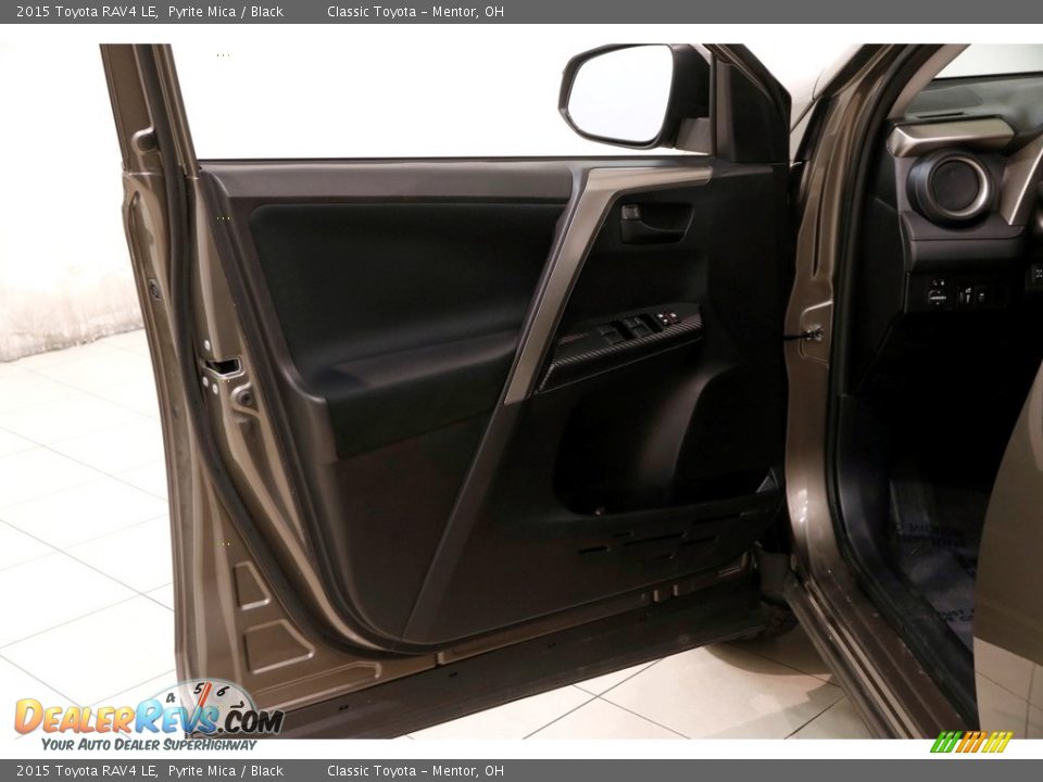 2015 Toyota RAV4 LE Pyrite Mica / Black Photo #4