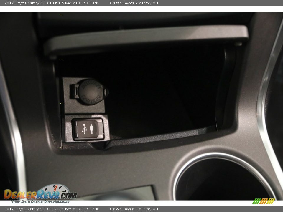 2017 Toyota Camry SE Celestial Silver Metallic / Black Photo #12