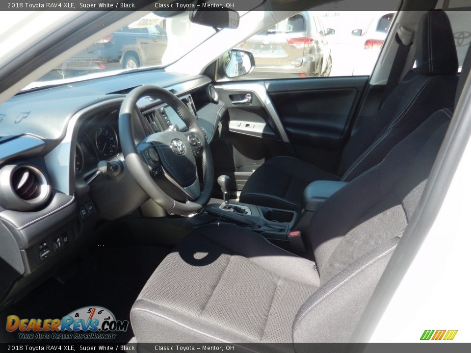 2018 Toyota RAV4 XLE Super White / Black Photo #3