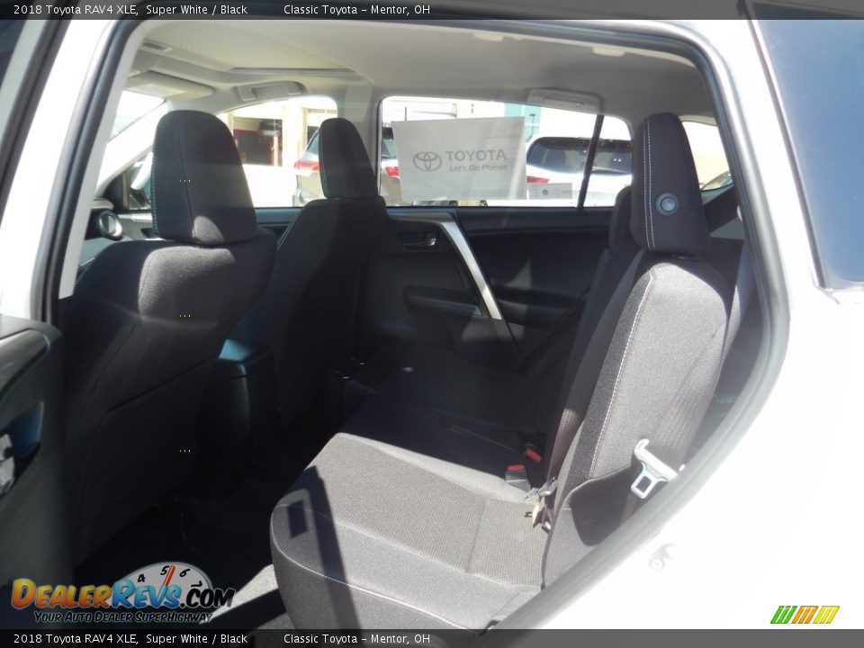 2018 Toyota RAV4 XLE Super White / Black Photo #4