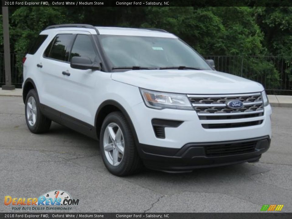 Front 3/4 View of 2018 Ford Explorer FWD Photo #1